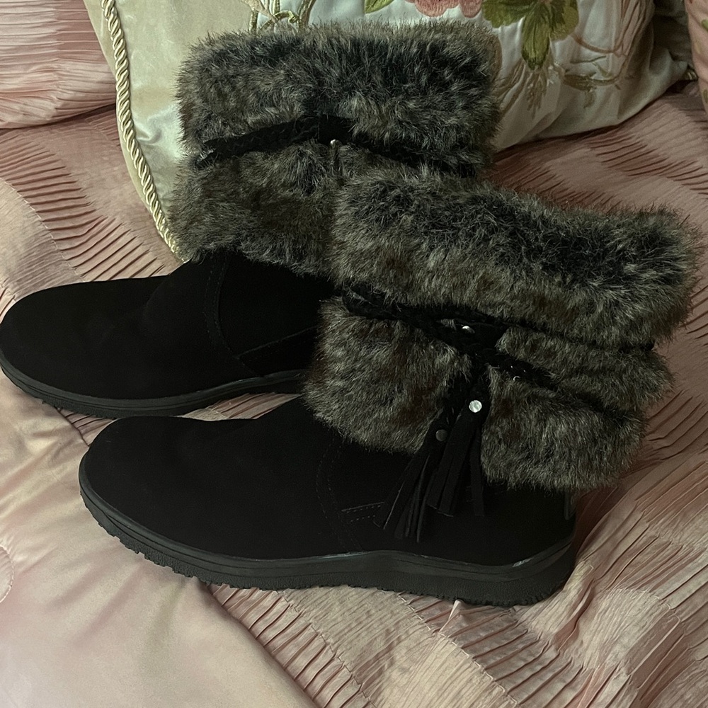 Minnetonka Black Boots with Faux Fur Trim